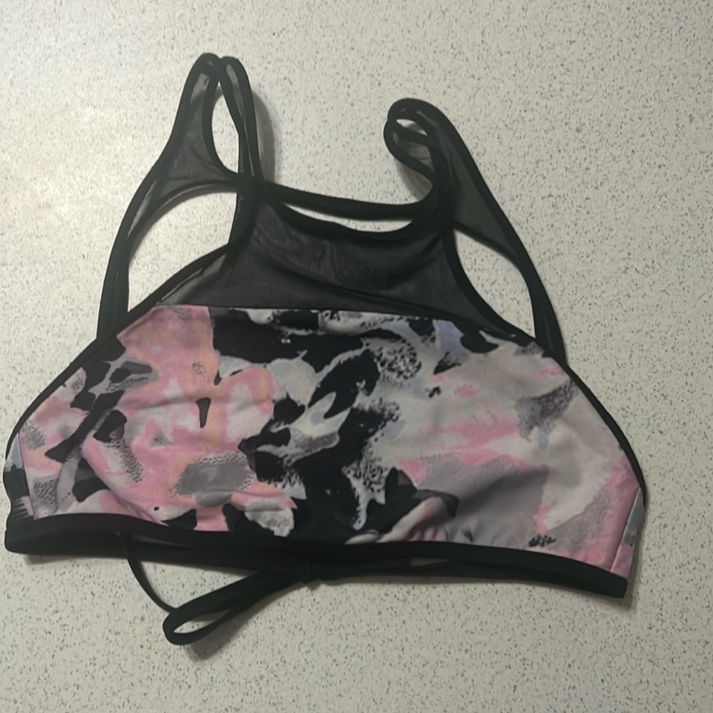Lulumelon Athletica bikini top reversible